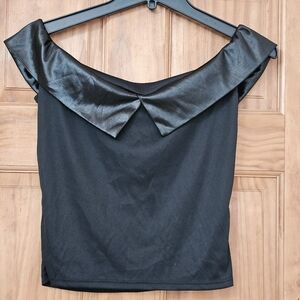 Black Sleeveless Off-Shoulder V-necK Collared Cropped Top